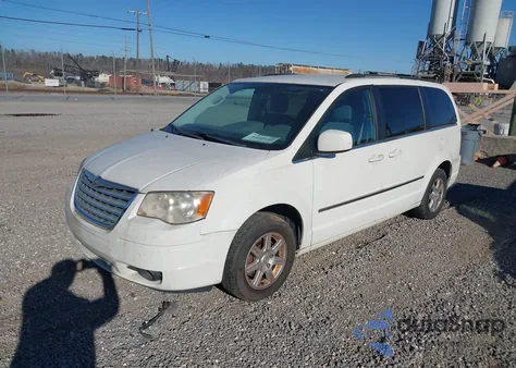 2010 Chrysler Town & Country Touring z USA, uszkodzony, nr VIN 2A4RR5D12AR460470